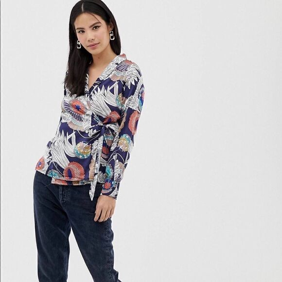 NWOT BRAVE SOUL wrap front blouse in navy floral - Picture 4 of 4